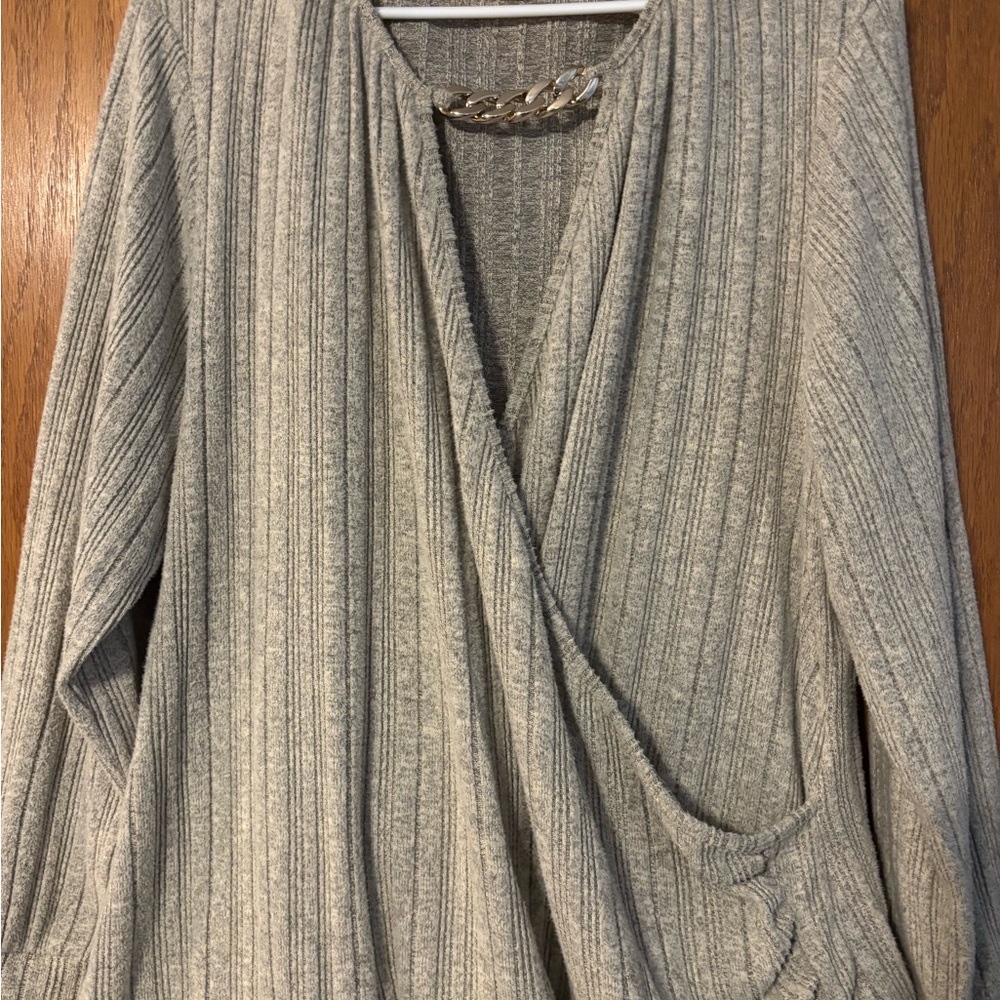 SHEIN Heather Cream Ribbed Long Sleeve Top with Chain Accent